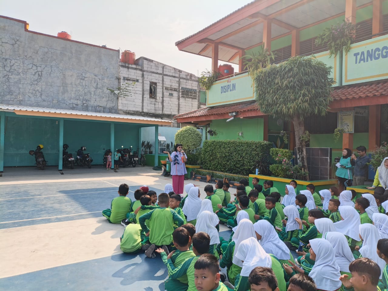 Wisata LiterAsyik Ke SDN Pulo Gebang 24